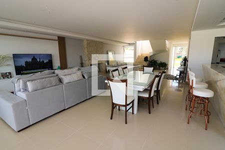 Sala de casa de condomínio para alugar com 5 quartos, 345m² em Belém Novo, Porto Alegre