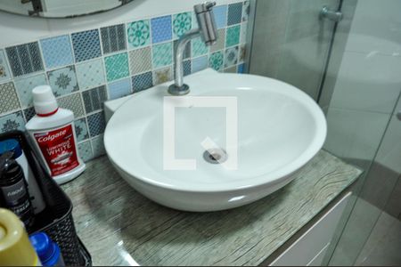 Banheiro de kitnet/studio à venda com 1 quarto, 30m² em Praia de Belas, Porto Alegre