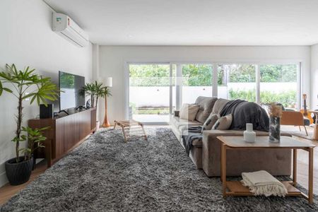 Sala de casa de condomínio à venda com 3 quartos, 448m² em Pedra Redonda, Porto Alegre