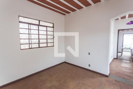 Sala de casa à venda com 6 quartos, 400m² em Santa Tereza, Belo Horizonte