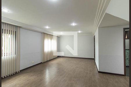 Sala de casa para alugar com 3 quartos, 308m² em Uberaba, Curitiba