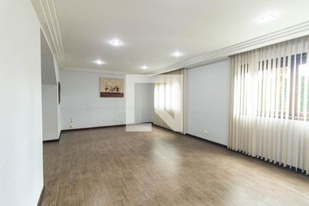 Sala de casa para alugar com 3 quartos, 308m² em Uberaba, Curitiba