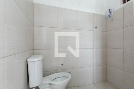 Banheiro de kitnet/studio para alugar com 1 quarto, 22m² em Itaquera, São Paulo