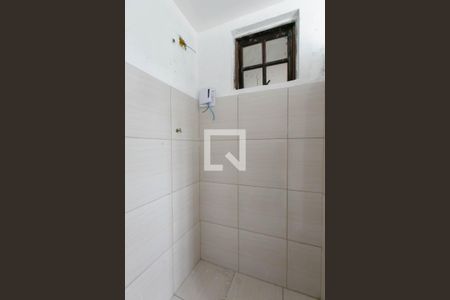 Banheiro de kitnet/studio para alugar com 1 quarto, 22m² em Itaquera, São Paulo