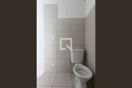 Banheiro de kitnet/studio para alugar com 1 quarto, 22m² em Itaquera, São Paulo