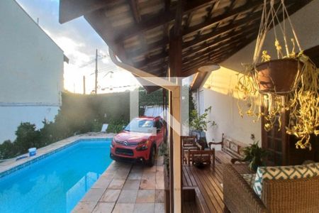 Vista da sala de TV de casa à venda com 4 quartos, 400m² em Jardim Santa Marcelina, Campinas