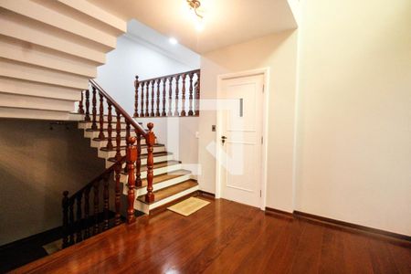 Escada de casa para alugar com 4 quartos, 650m² em Jardim Franca, São Paulo