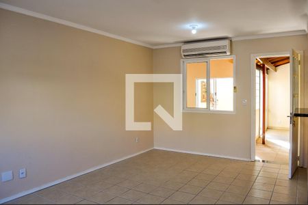 Sala de casa de condomínio à venda com 2 quartos, 200m² em Hípica, Porto Alegre