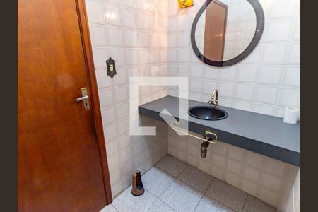 Lavabo de casa à venda com 3 quartos, 150m² em Vila Invernada, São Paulo