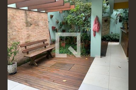 Casa à venda com 3 quartos, 400m² em Jardim Textil, São Paulo