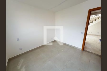 Quarto de apartamento à venda com 2 quartos, 140m² em Araguaia, Belo Horizonte