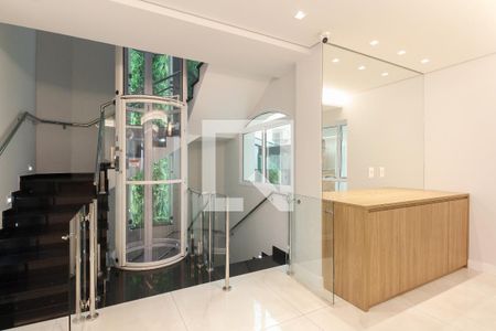 Sala de casa de condomínio à venda com 7 quartos, 320m² em Vila Carrão, São Paulo