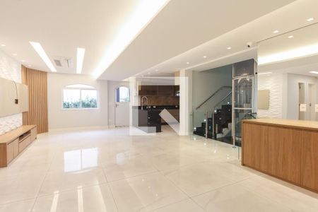 Sala de casa de condomínio à venda com 7 quartos, 320m² em Vila Carrão, São Paulo