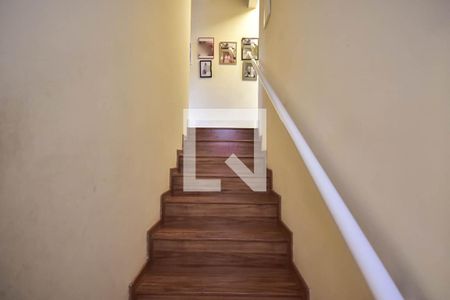 Escada de casa à venda com 3 quartos, 117m² em Vila Morse, São Paulo