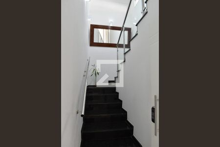 Escadas de casa para alugar com 4 quartos, 300m² em Centro Cívico, Curitiba