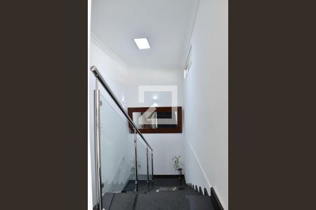 Escadas de casa para alugar com 4 quartos, 300m² em Centro Cívico, Curitiba