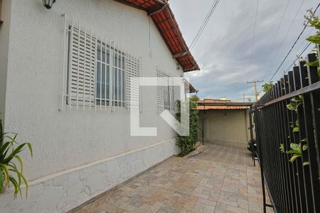 Fachada de casa à venda com 4 quartos, 360m² em Padre Eustáquio, Belo Horizonte