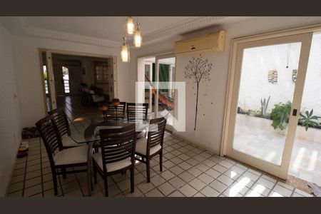 Sala de casa à venda com 5 quartos, 325m² em Pé Pequeno, Niterói