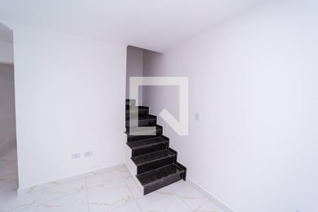 Escada de casa de condomínio à venda com 2 quartos, 60m² em Parque Boturussu, São Paulo