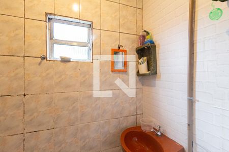 Banheiro de casa de condomínio para alugar com 2 quartos, 39m² em Parque Roseira, Carapicuíba