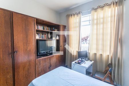 Quarto 2 de casa à venda com 7 quartos, 600m² em Santa Cruz, Belo Horizonte