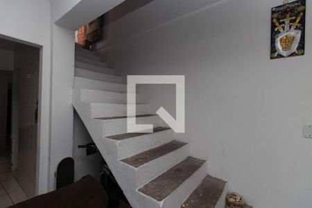 Escada de casa para alugar com 2 quartos, 200m² em Conjunto Habitacional Jova Rural, São Paulo