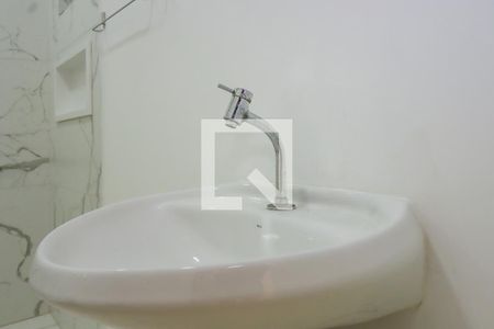 Banheiro de casa para alugar com 1 quarto, 45m² em Vila Progredior, São Paulo