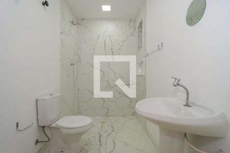 Banheiro de casa para alugar com 1 quarto, 45m² em Vila Progredior, São Paulo