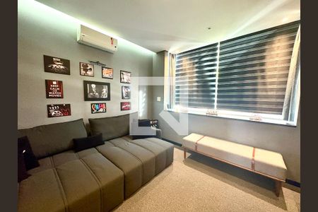 Sala de TV de casa à venda com 4 quartos, 318m² em Engordadouro, Jundiaí