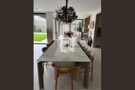 Casa à venda com 3 quartos, 800m² em Jardim Guedala, São Paulo