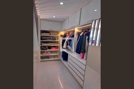 Closet da suíte de apartamento para alugar com 3 quartos, 135m² em Kobrasol, São José