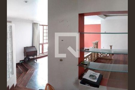 Casa à venda com 3 quartos, 370m² em Matapaca, Niterói