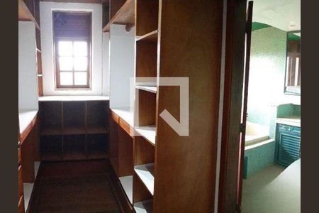 Casa à venda com 3 quartos, 370m² em Matapaca, Niterói