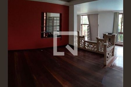 Casa à venda com 3 quartos, 370m² em Matapaca, Niterói