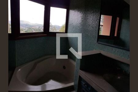 Casa à venda com 3 quartos, 370m² em Matapaca, Niterói