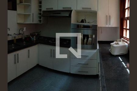 Casa à venda com 3 quartos, 370m² em Matapaca, Niterói