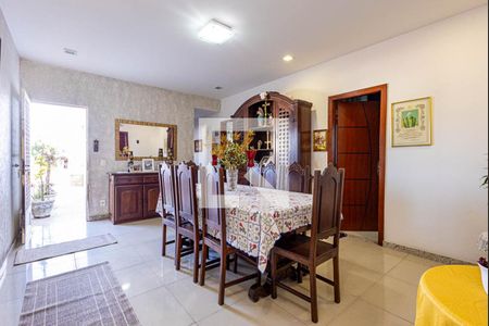 Sala de casa à venda com 3 quartos, 269m² em Fátima, Niterói