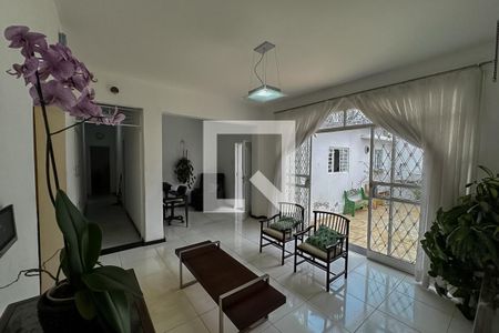 Sala de casa à venda com 3 quartos, 360m² em Esplanada, Belo Horizonte