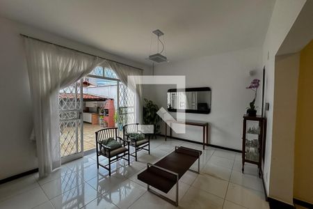 Sala de casa à venda com 3 quartos, 360m² em Esplanada, Belo Horizonte