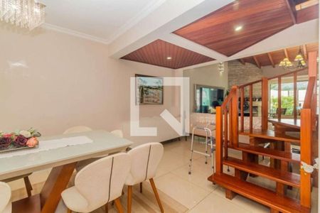 Sala de casa à venda com 4 quartos, 330m² em Espírito Santo, Porto Alegre