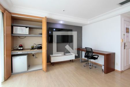 Sala/Cozinha de apartamento para alugar com 2 quartos, 70m² em Barra da Tijuca, Rio de Janeiro