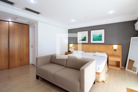 Sala/quarto de apartamento para alugar com 2 quartos, 70m² em Barra da Tijuca, Rio de Janeiro