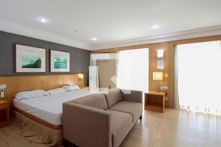 Sala/quarto de apartamento para alugar com 2 quartos, 70m² em Barra da Tijuca, Rio de Janeiro