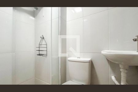 Banheiro de kitnet/studio para alugar com 1 quarto, 19m² em Vila Castelo, São Paulo