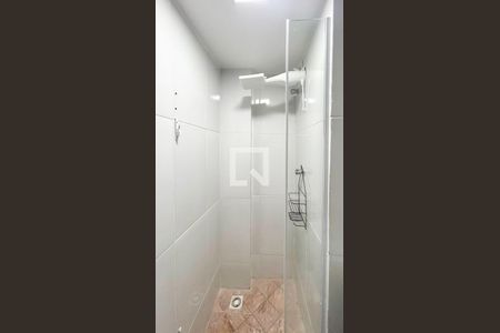 Banheiro de kitnet/studio para alugar com 1 quarto, 19m² em Vila Castelo, São Paulo