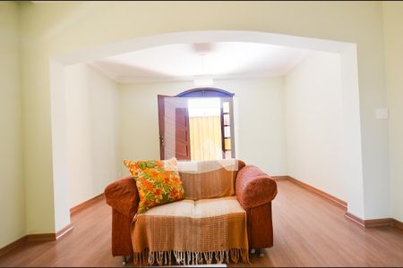 Sala de estar de casa para alugar com 5 quartos, 400m² em Sagrada Família, Belo Horizonte