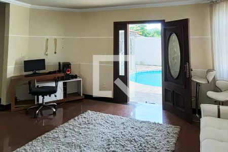 Sala de casa de condomínio para alugar com 5 quartos, 722m² em Taquara, Rio de Janeiro