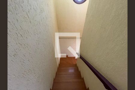 Escada de casa para alugar com 2 quartos, 150m² em Raposo Tavares, São Paulo