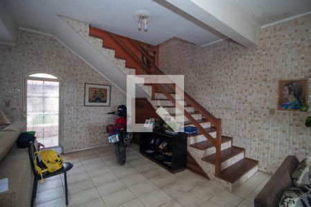 Sala de casa à venda com 3 quartos, 136m² em Guarujá, Porto Alegre