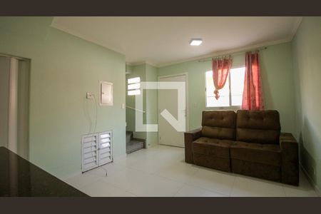 Sala de casa de condomínio à venda com 2 quartos, 90m² em Parque dos Bancarios, São Paulo